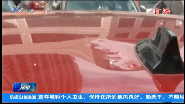 重庆：停车场下起玻璃雨 多辆汽车受了伤