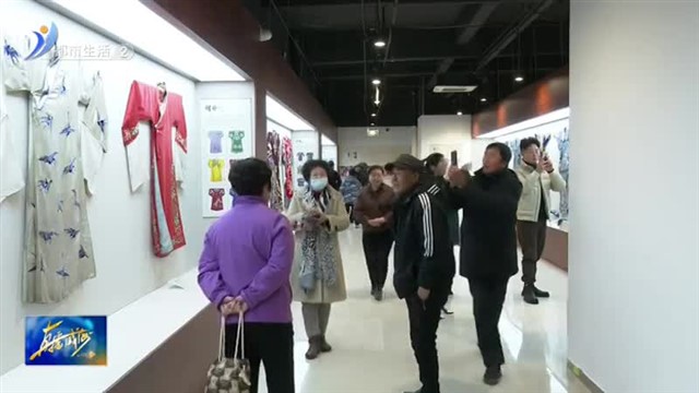 乳山市博物馆戏服文化展览厅开放【威海广电讯】